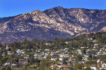 加州圣巴巴拉山郊区住宅图片