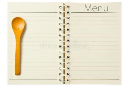 菜单字和勺子木制在笔记本上
