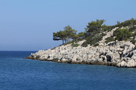 天空 休息 海岸 森林 太阳 悬崖 地标 夏天 海岸线 小山