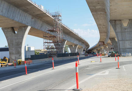 正在重建的道路