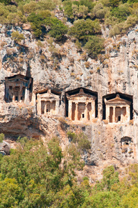 古代吕西安墓葬山地建筑