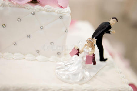 婚礼蛋糕上的新娘和新郎蛋糕
