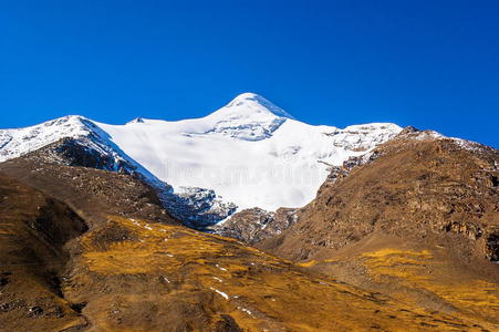 青藏高原风光雪山