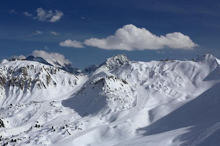 法国拉普拉涅滑雪胜地的冬季景观