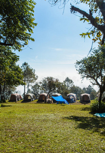 山上的野营帐篷