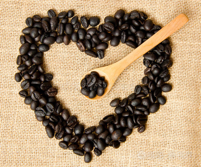 咖啡粒做成的心形
