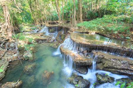 kanchanaburi的森林深处瀑布huaymae kamin