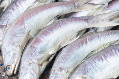 海鲜市场的干腌银鱼。