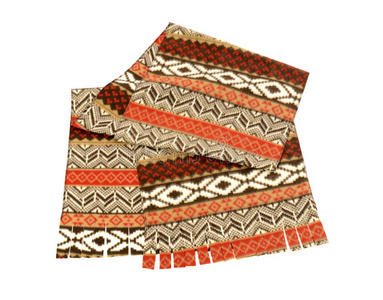 折叠得很好的带流苏的冬季围巾。