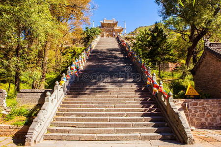 五台山五台山景区龙泉寺正门。