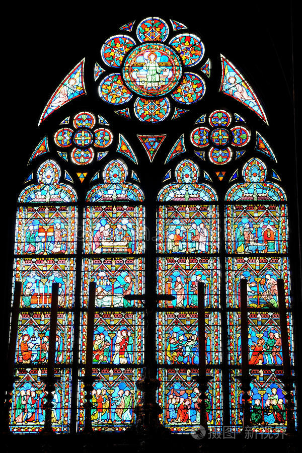 法国教堂彩色玻璃图片