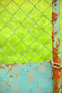绿色背景围栏
