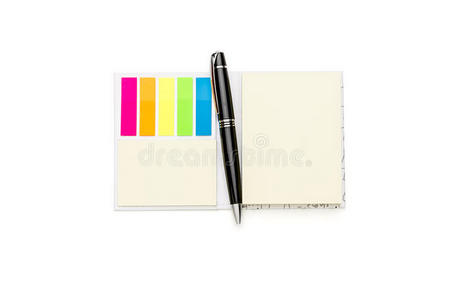 用彩色记号笔和圆珠笔打开空白页