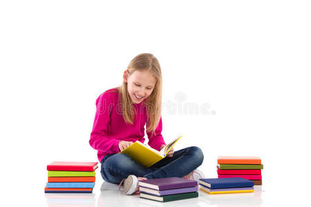 快乐的女学生读书。