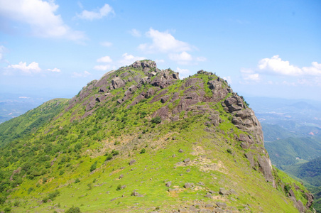 与大 s 的岩石山高