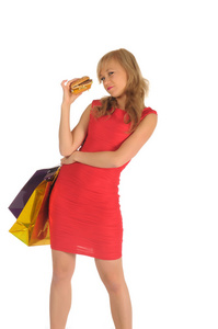 年轻漂亮的女人和一些购物袋和孤立在白色的汉堡包