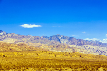 帕纳明特谷沙漠的山