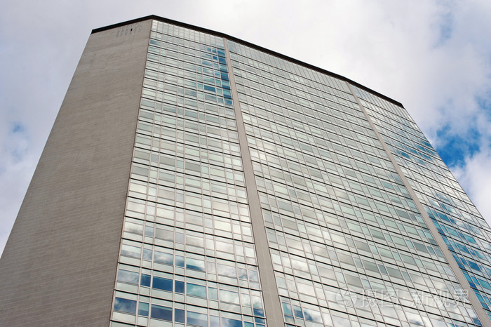 米兰,意大利-4 月 31: 倍耐力大楼是一座摩天大楼,预计由建筑师 gio