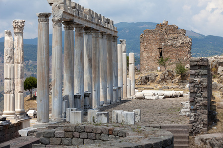 庙的 trajan 在雅典卫城的贝加蒙