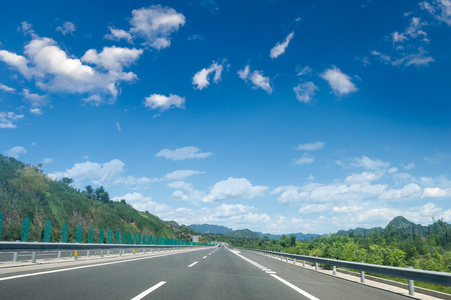 高速公路和天空