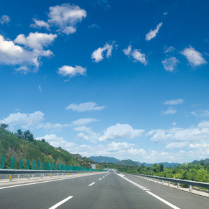 高速公路和天空