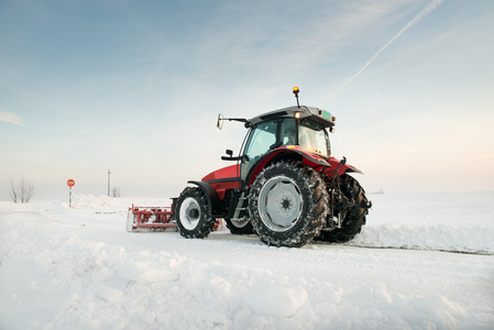 拖拉机清洗雪