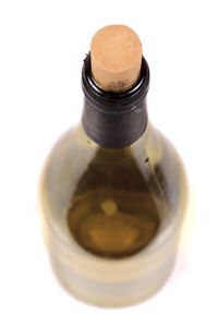 孤立在白色背景上的白色葡萄酒瓶