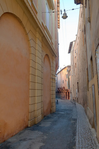 狭窄的街道，在中世纪市中心