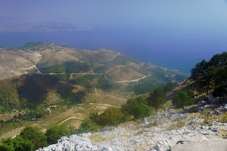 在山脉上，科孚岛景观