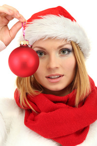 有魅力的年轻女人举行圣诞球上白色隔离
