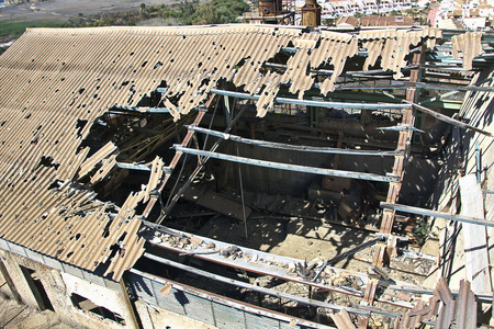 制成品屋顶被遗弃的煤炭加工图片