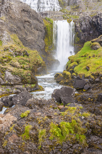 快速河与瀑布冰岛 westfjords