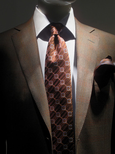棕色夹克和领带垂直