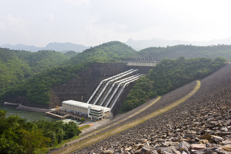 大坝软管，使水来生产电力的