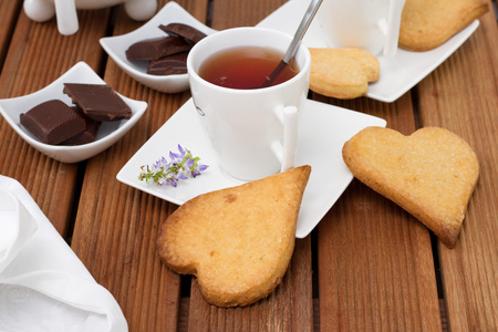 喝杯茶饼干和巧克力