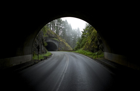 山隧道