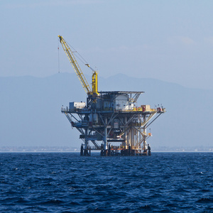 大太平洋近海石油钻机钻井平台关闭加州南部海岸文图拉和海峡群岛之间