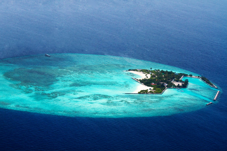 鸟瞰的马尔代夫群岛