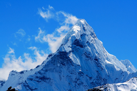 尼泊尔喜马拉雅山脉珠穆朗玛峰地区山 ama dablam