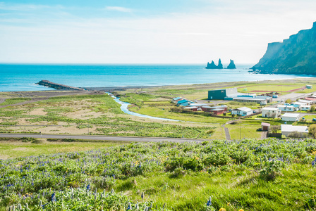 vik 城市和 reynisdrangar，冰岛