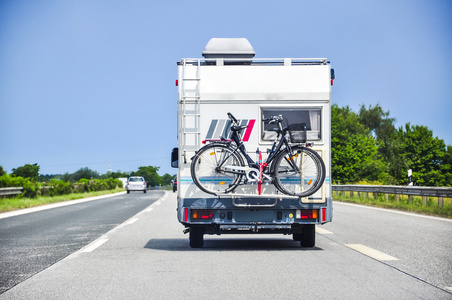 道路上的野营车