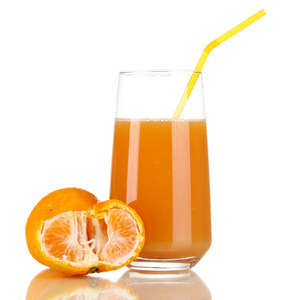 在玻璃和旁边它隔绝在白色的官吏美味橘汁