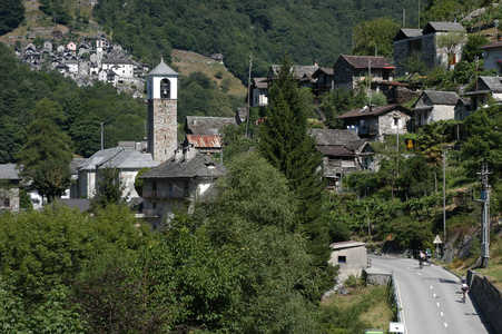 san bartolomeo 和 corippo 上韦尔扎斯卡谷村