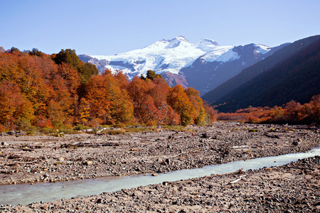 秋季山区河流