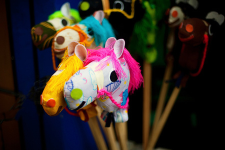 手工制作在一根棍子上的马青梅竹马青梅竹马n.