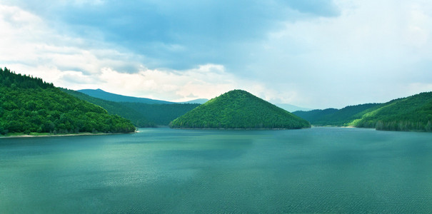 高山湖泊