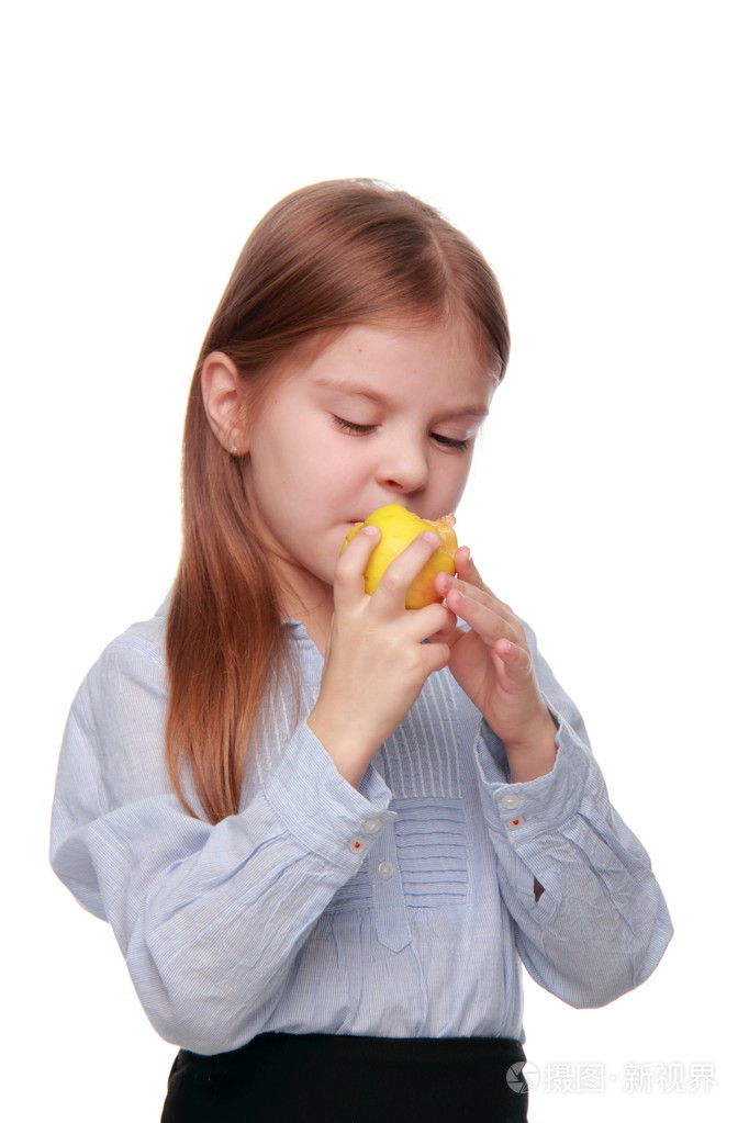 吃苹果的小女孩jpg