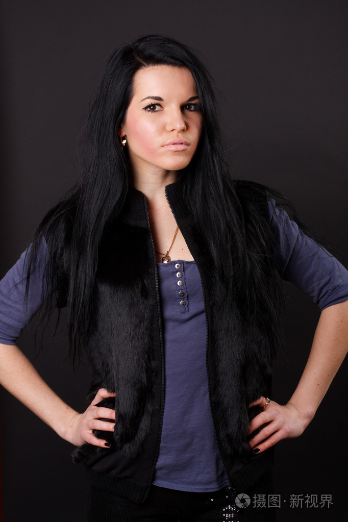 性感黑色背景上的黑发