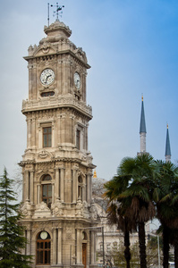 钟楼尔马巴赫切宫在伊斯坦布尔，土耳其