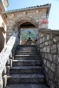 楼梯，我们的 perast，黑山的岩石教堂的女士